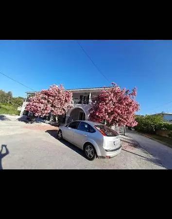 Panos Apartament *